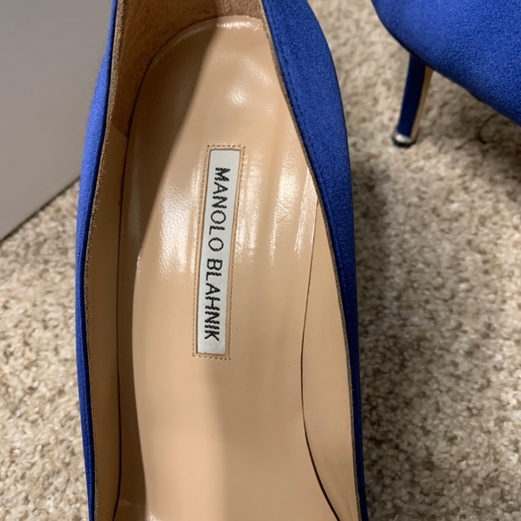 Authentic Manolo Blahnik Hangisi Heels - Picture 4 of 8